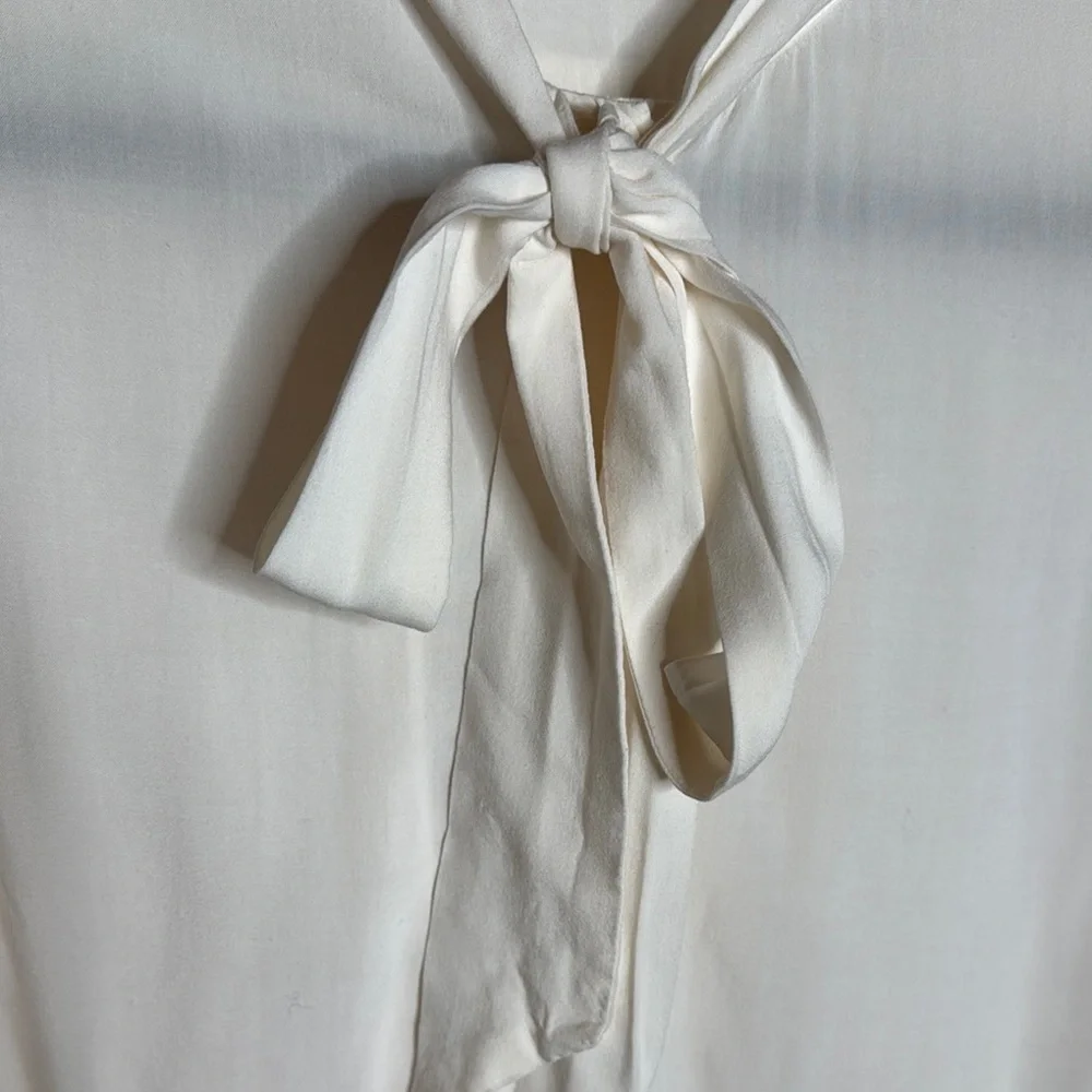 Levi’s Cream Bow Tie Blouse Size Medium Silk Feel Office Chic Top